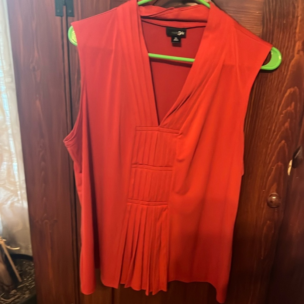 V-Neck, sleeveless blouse. Burnt orange, size XL, excellent condition